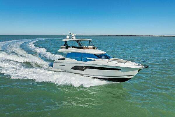 Prestige 520 Flybridge Yacht For Sale