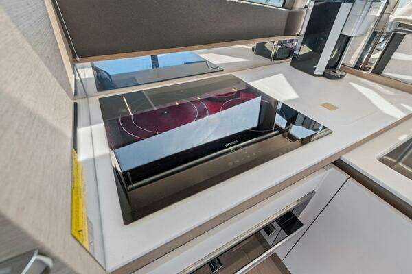 Prestige 520 Flybridge Yacht For Sale