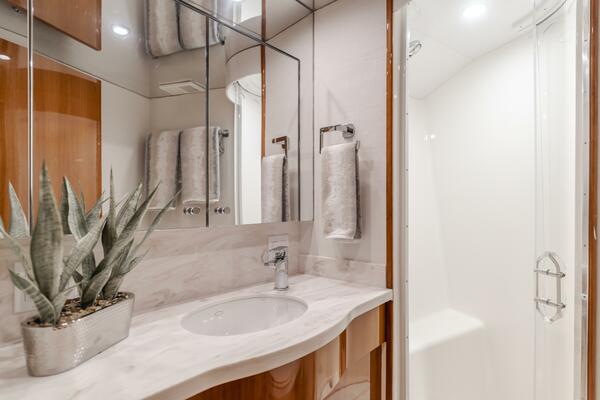 UNA VIDA  64ft Hatteras Yacht For Sale