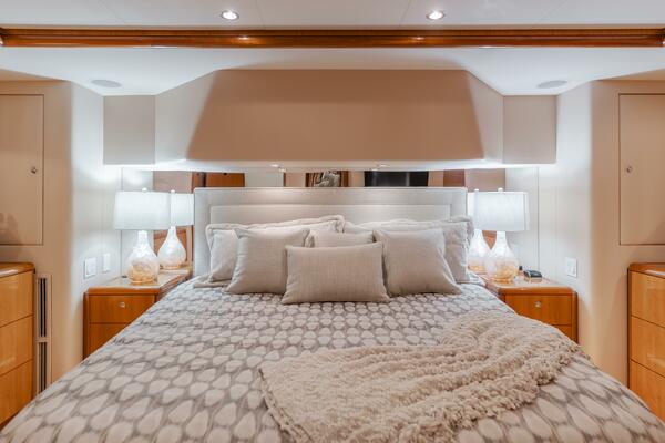 UNA VIDA  64ft Hatteras Yacht For Sale
