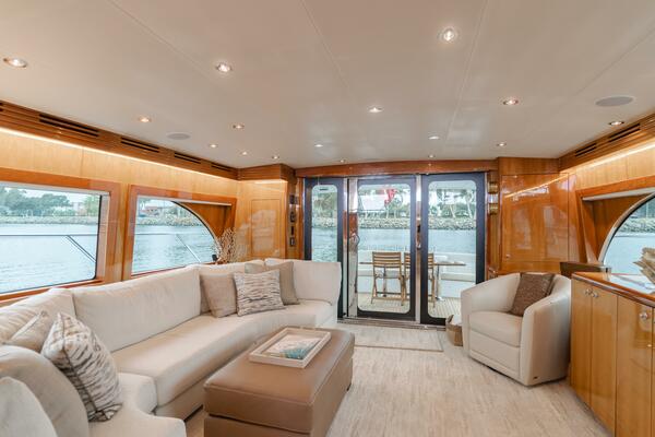 UNA VIDA  64ft Hatteras Yacht For Sale