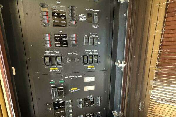 Sea Ray 58 Sedan Bridge Yacht For Sale