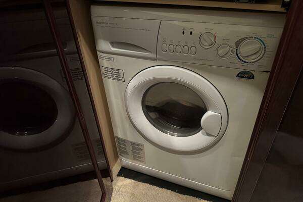 Sea Ray 58 Sedan Bridge Yacht For Sale