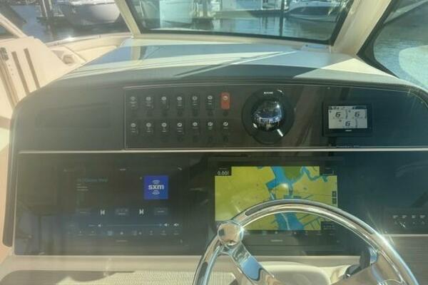 2025 Grady-White Freedom 375 SUZY Q 