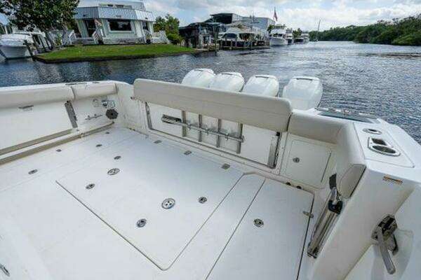 Boston Whaler Outrage Yacht For Sale