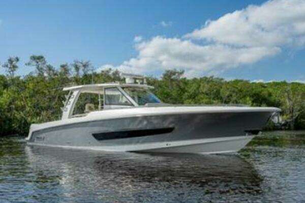 Boston Whaler Outrage Yacht For Sale