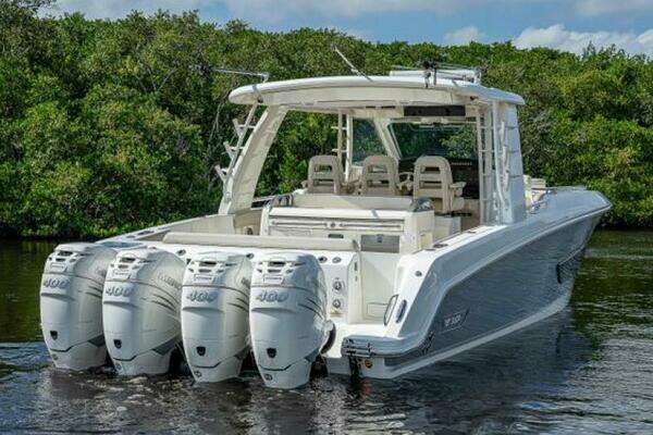 Boston Whaler Outrage Yacht For Sale