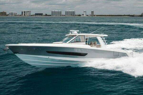 Boston Whaler Outrage Yacht For Sale