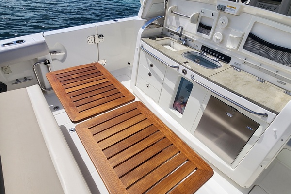 AJ 42ft Boston Whaler Yacht For Sale
