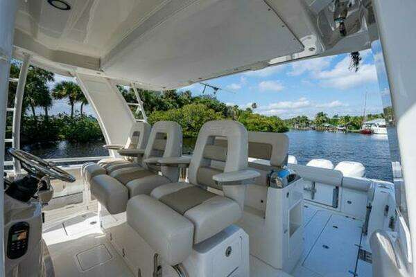 Boston Whaler Outrage Yacht For Sale
