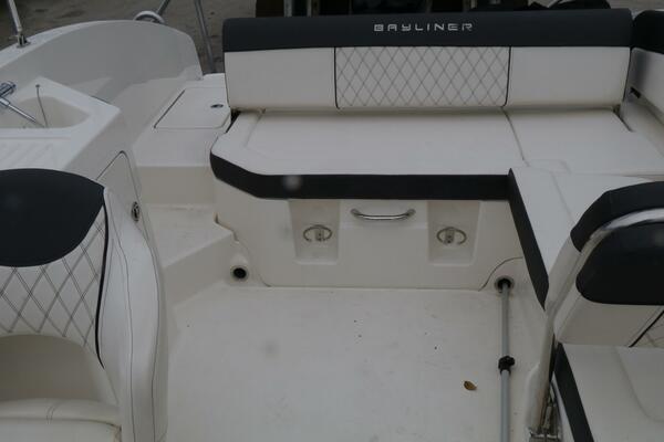 22ft Bayliner Yacht For Sale