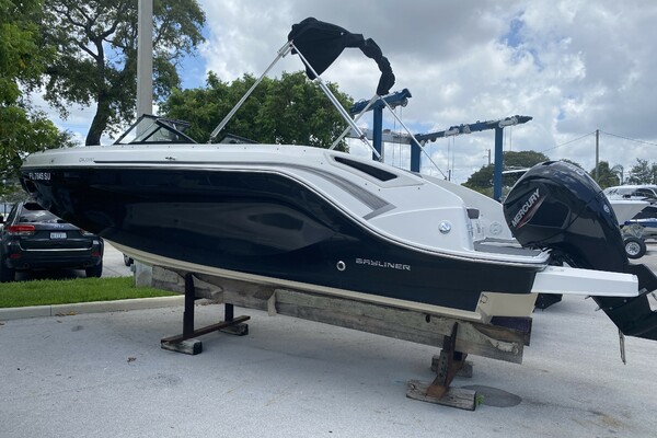 22ft Bayliner Yacht For Sale