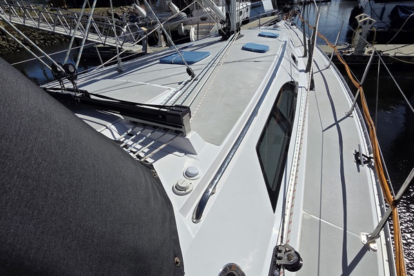 Here  amp  Now 44ft Catalina Yacht For Sale