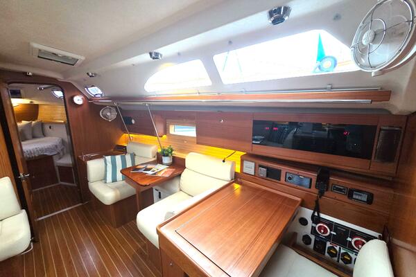 Here  amp  Now 44ft Catalina Yacht For Sale