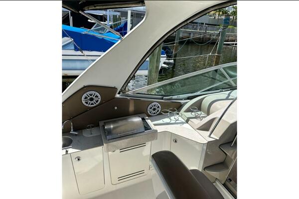 33ft Sea Ray Yacht For Sale