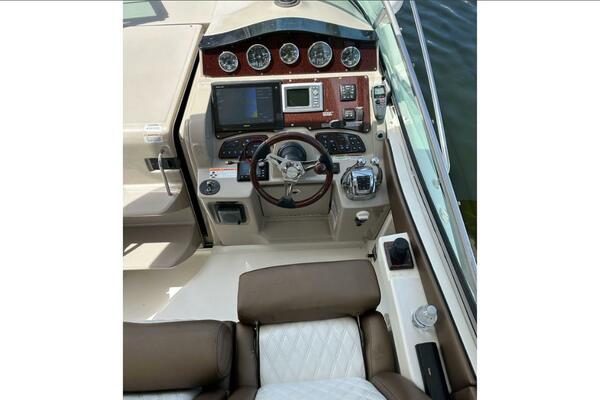 33ft Sea Ray Yacht For Sale