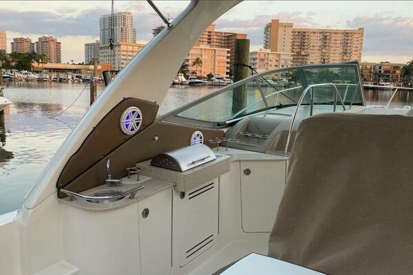 33ft Sea Ray Yacht For Sale