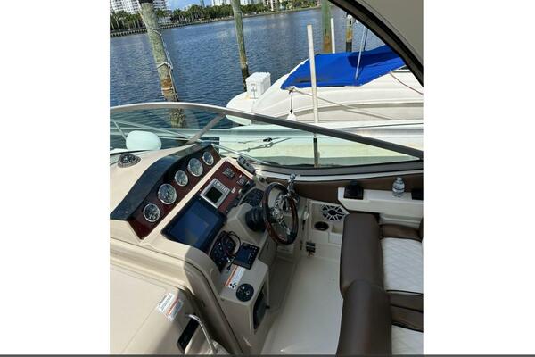 33ft Sea Ray Yacht For Sale