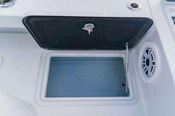 2026 Broadwater Boatworks 25