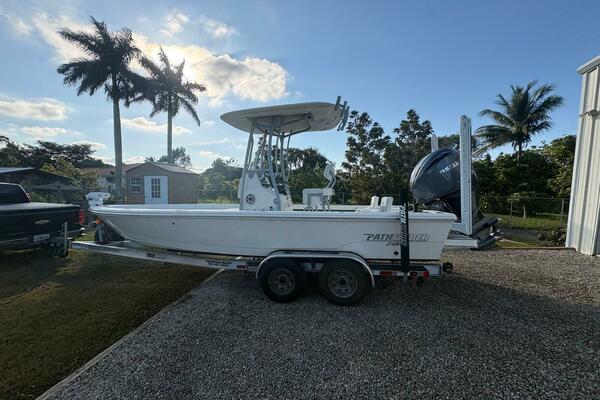 24ft Pathfinder Yacht For Sale