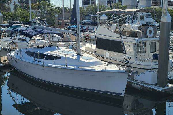Photo of the 2013 Hunter 33