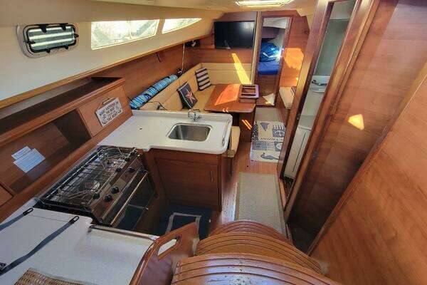 Photo of the 2013 Hunter 33
