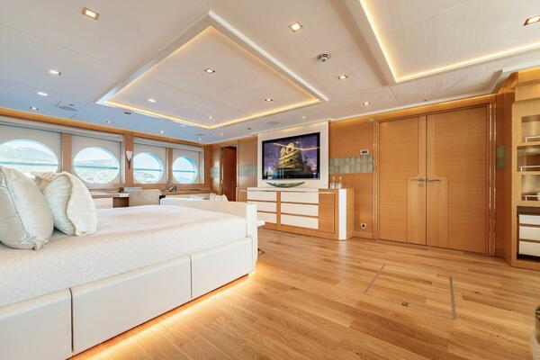 DB9 171ft Palmer Johnson