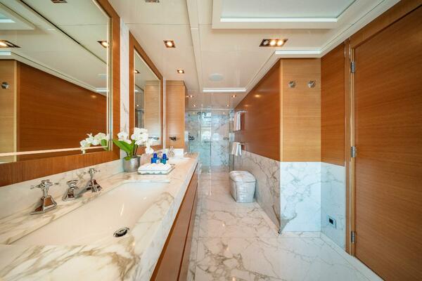 DB9 171ft Palmer Johnson