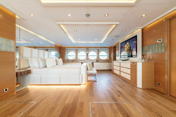 DB9 171ft Palmer Johnson