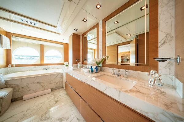 DB9 171ft Palmer Johnson