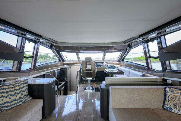Marquis 660 Sport Yacht Yacht For Sale