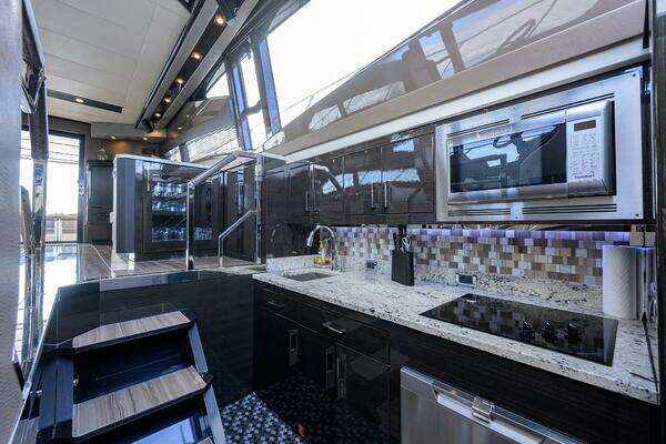 Marquis 660 Sport Yacht Yacht For Sale