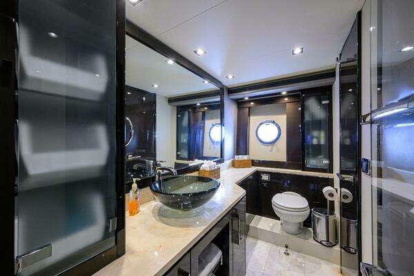 Marquis 660 Sport Yacht Yacht For Sale