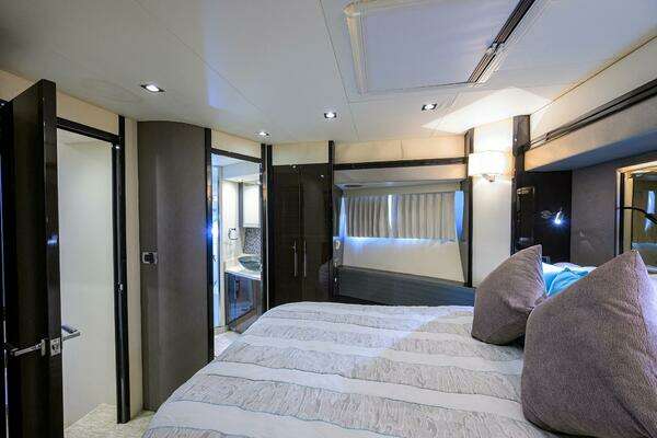 Marquis 660 Sport Yacht Yacht For Sale