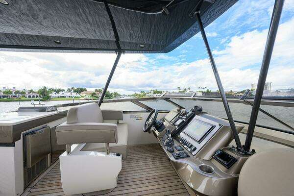 Marquis 660 Sport Yacht Yacht For Sale
