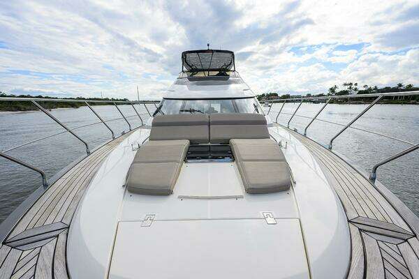 Marquis 660 Sport Yacht Yacht For Sale