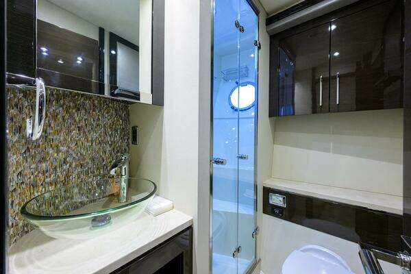 Marquis 660 Sport Yacht Yacht For Sale