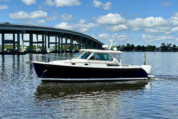 Back Cove 34O Yacht For Sale