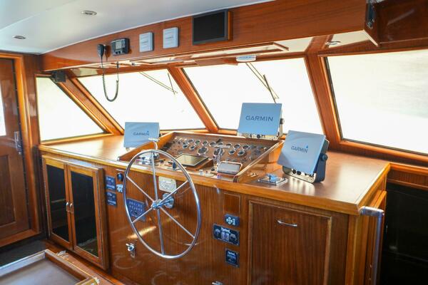 Summertime Lady 70ft Hatteras Yacht For Sale