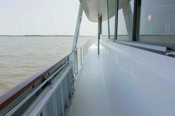 Summertime Lady 70ft Hatteras Yacht For Sale