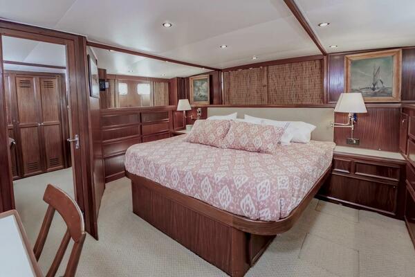 Summertime Lady 70ft Hatteras Yacht For Sale