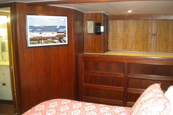 Summertime Lady 70ft Hatteras Yacht For Sale