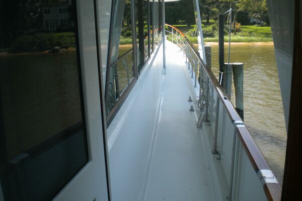 Summertime Lady 70ft Hatteras Yacht For Sale