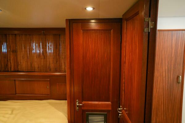 Summertime Lady 70ft Hatteras Yacht For Sale