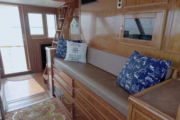 Summertime Lady 70ft Hatteras Yacht For Sale