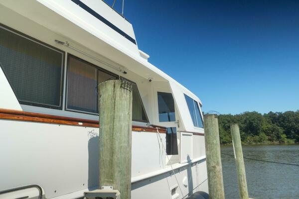 Summertime Lady 70ft Hatteras Yacht For Sale