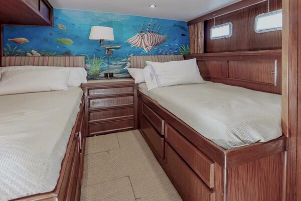 Summertime Lady 70ft Hatteras Yacht For Sale