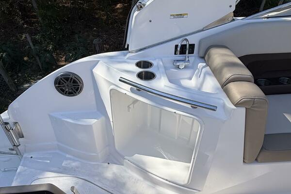 28ft Regal Yacht For Sale