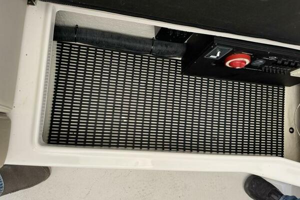 28ft Regal Yacht For Sale