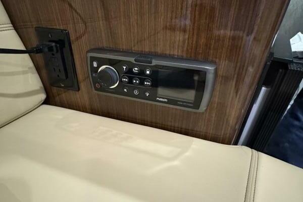 28ft Regal Yacht For Sale